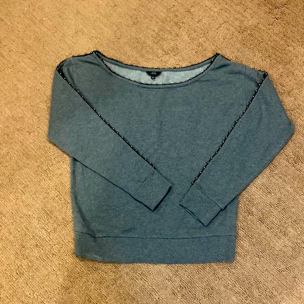 Joe’s collection boat neck cut sweater. Thin soft nice stitching around the neck
